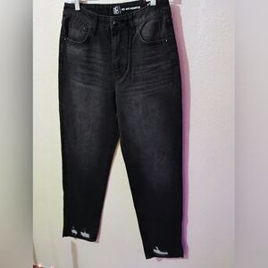 NWT No Boundaries Size 9 Black High Rise Jeans with Distressed Hem 10/2021
